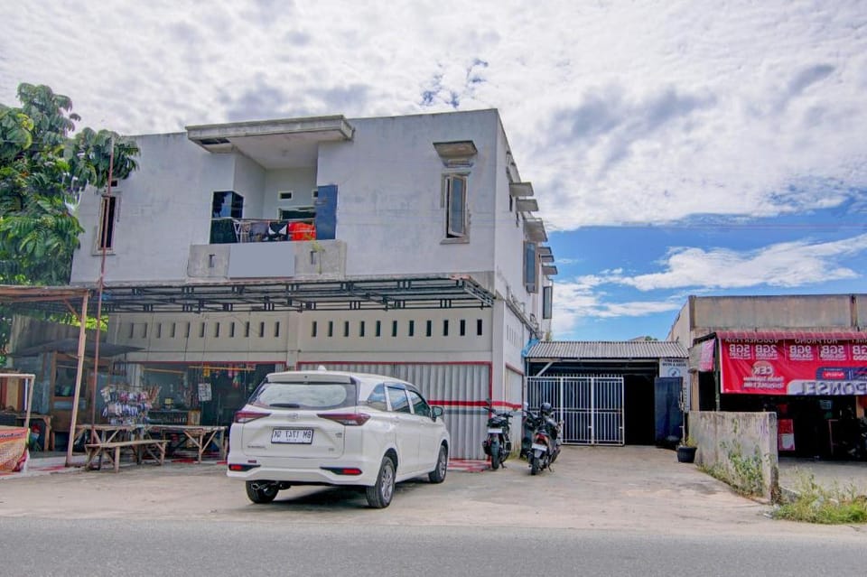 Hotel O Swakarya Guest House Hotel in West Sumatra, Indonesia