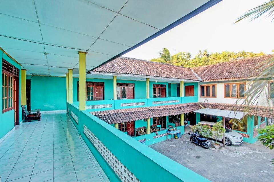 SPOT ON 92873 Losmen Parikesit Hotel in Special Region of Yogyakarta