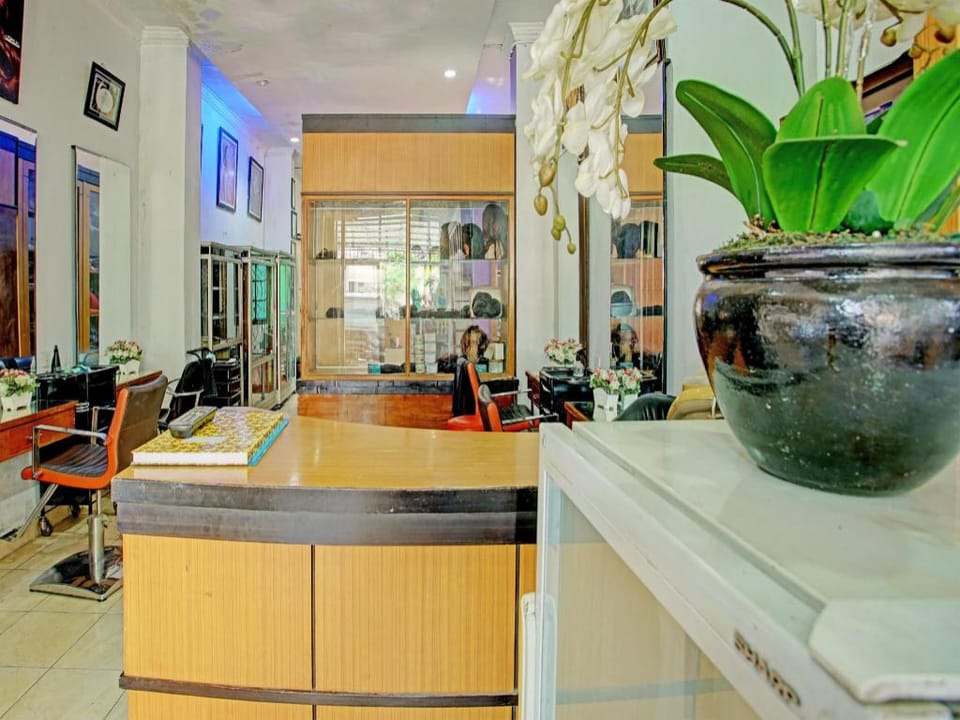 SPOT ON 92905 Sutomo Residence Syariah Near Taman Tugu Padang Area Hotel in Padang