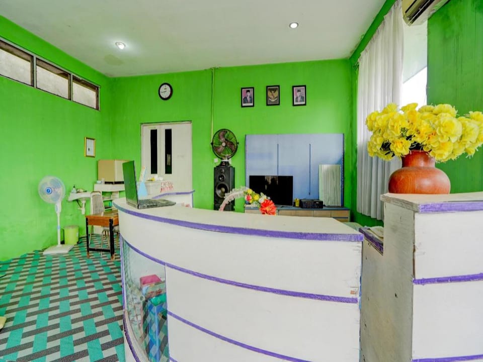 Hotel O Homestay Kedamean Hotel in East Java