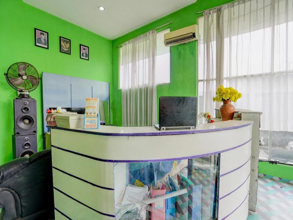 Hotel O Homestay Kedamean Hotel in East Java