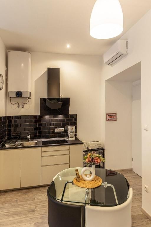 Lovely Spot to discover the City from APT01 Apartment in Budapest