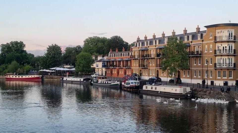 Royal Escape Windsor Docked boat in Windsor