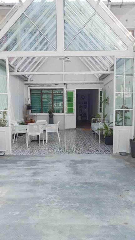 Modern Victorian Homestay with Maid Vacation rental in George Town