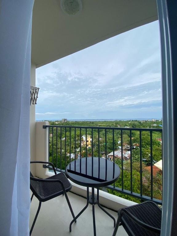 Seaview Serenity with Sunrise at Saekyung Village1 Apartment in Lapu-Lapu City