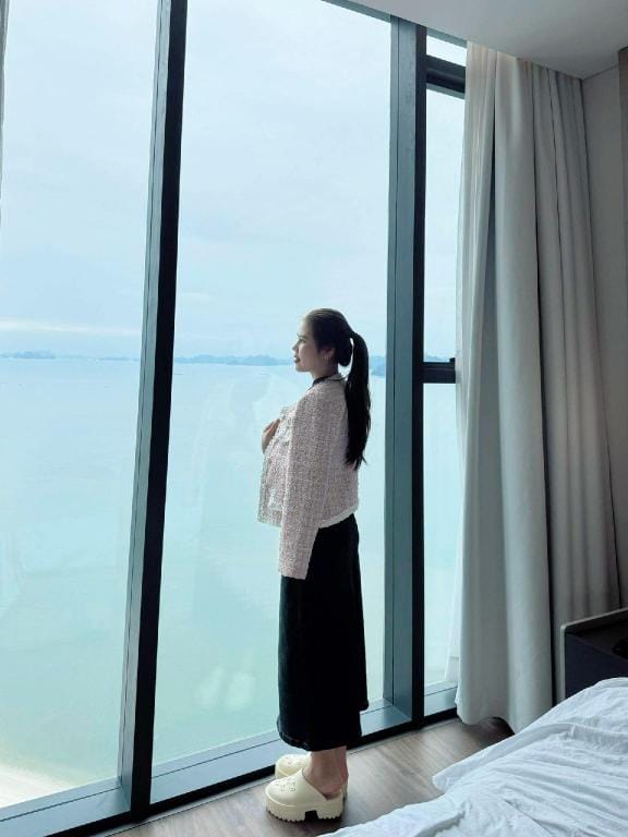 A la carte HaLong seaview 2bedroom apt on 32nd fl Apartment in Laos