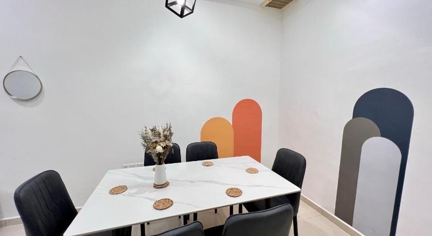 Yolo 10PAX CentralTown in AirPutih, PS4, Netflix Vacation rental in Pahang, Malaysia