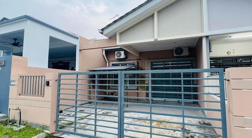 Kulai 3BR Landed House Indahpura  near JPO  Vacation rental in Johor