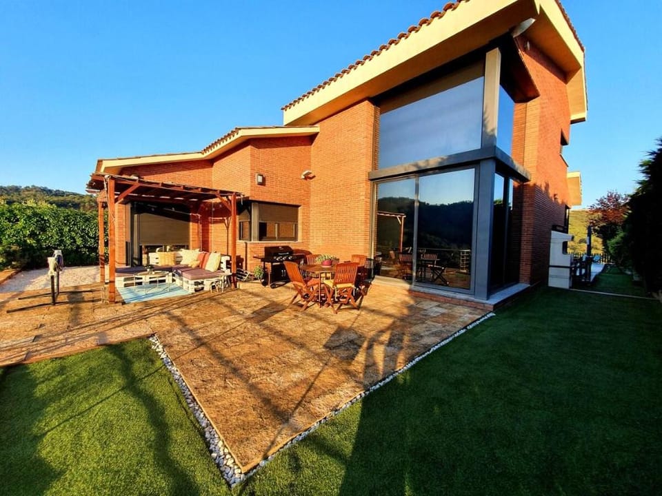 Cerca Barcelona, piscina  y espectaculares vistas Vacation rental in Vallès Occidental