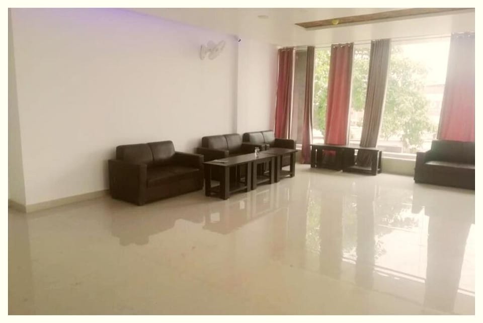 Goroomgo Shiv Ganga Guest House varanasi Hotel in Varanasi