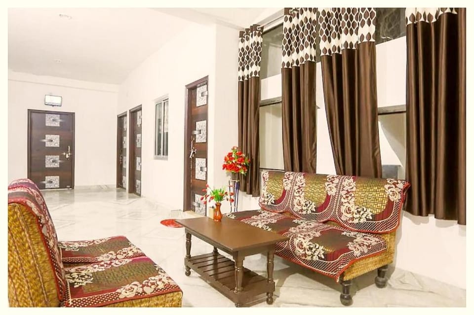 Goroomgo Shiv Ganga Guest House varanasi Hotel in Varanasi