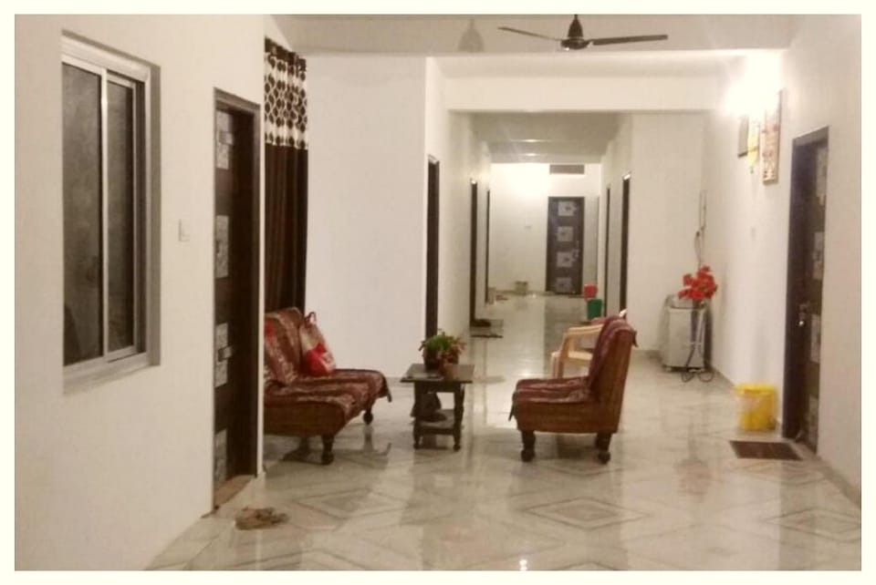 Goroomgo Shiv Ganga Guest House varanasi Hotel in Varanasi