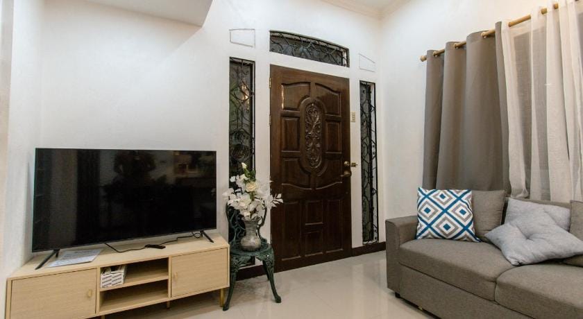 Whitehaus BnB Vacation rental in Central Visayas