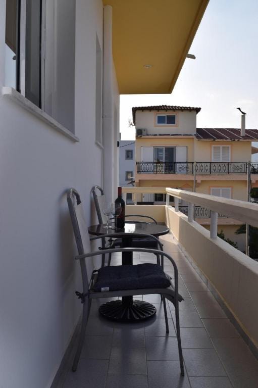 Lefteris  Spacious APT  near  Ialysos Beach Apartment in Ialysos