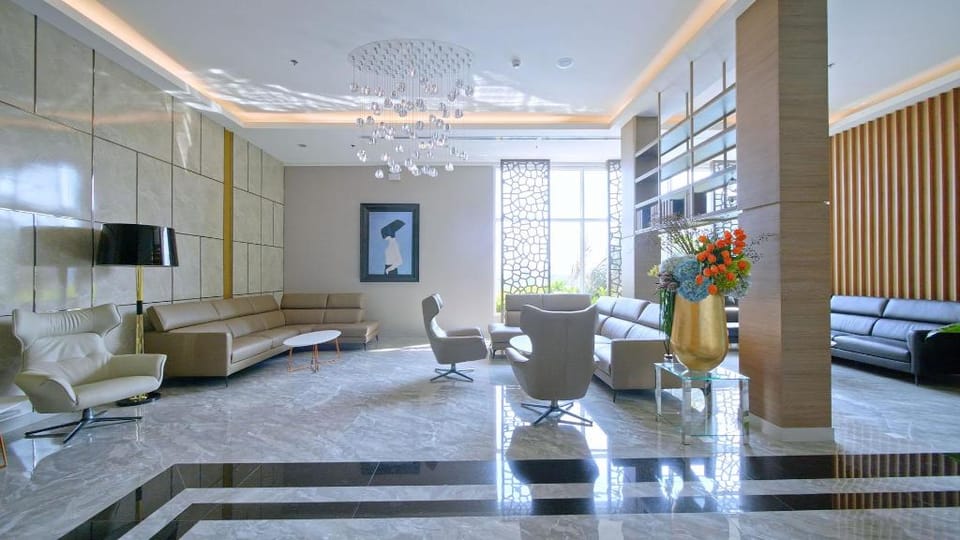 Two BRs with few steps to BTS Green & Yellow Line Apartment in Bangkok