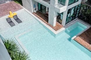 Seaview 2BR Apartment VV Patong A401 Freedom Beach Apartment in Patong