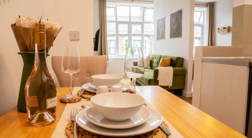 Boho Style - KING BED, Central, Super FAST Wi-Fi Apartment in Cambridge