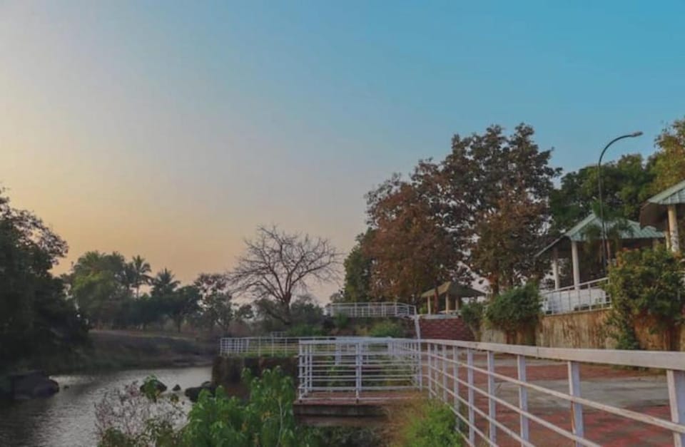 Ivy Pali Studio Rooms, 12 Kms From  Imagicaa Pali Apartment in Maharashtra