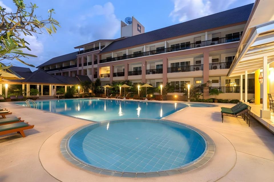 Authong Residence Hotel in Pattaya City