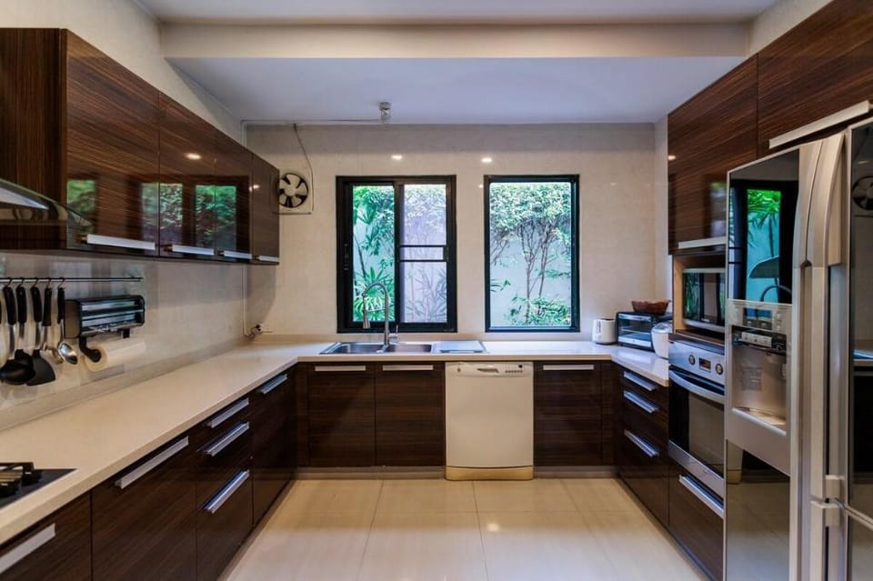 Spacious pool villa with garden and staff Vacation rental in Rawai