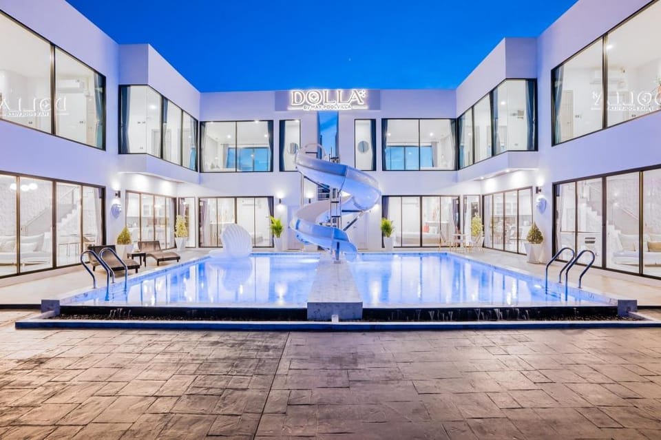 DOLLA Luxury PoolVilla Pattaya 8 Bedrooms Villa in Chon Buri Changwat