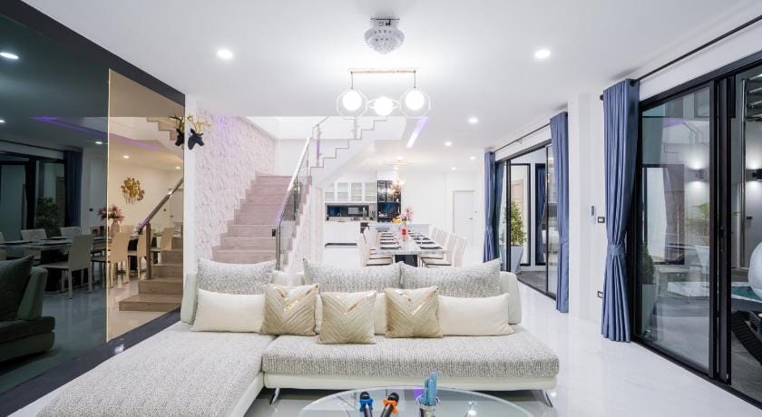 DOLLA Luxury PoolVilla Pattaya 8 Bedrooms Villa in Chon Buri Changwat