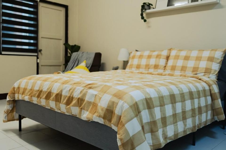Local Room with Street Food, 15 min to Stadium Apartment in Bangkok