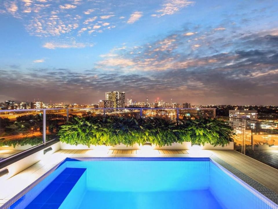 Peaceful One Bedroom Residence with Parking Apartment in Brisbane