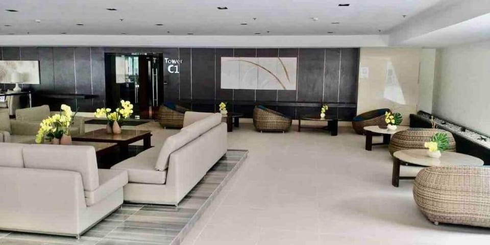 One BR with a Picturesque MOA and Sunset view Apartment in Pasay