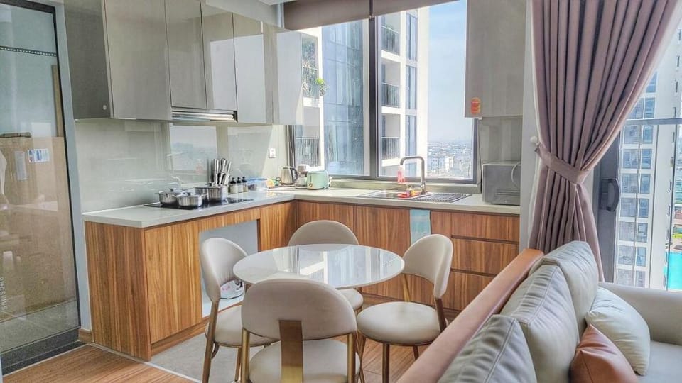Modern 2br Ecogreen Saigon condo w pool, Netflix Apartment in Ho Chi Minh City