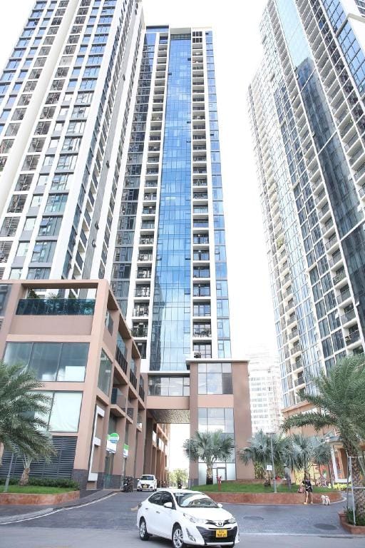 Stylish 2br Condo in District 7 w Outdoor pool Apartment in Ho Chi Minh City