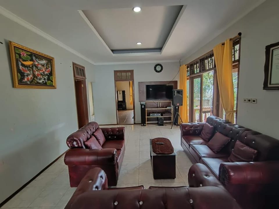 villa romi new  Villa in Cisarua