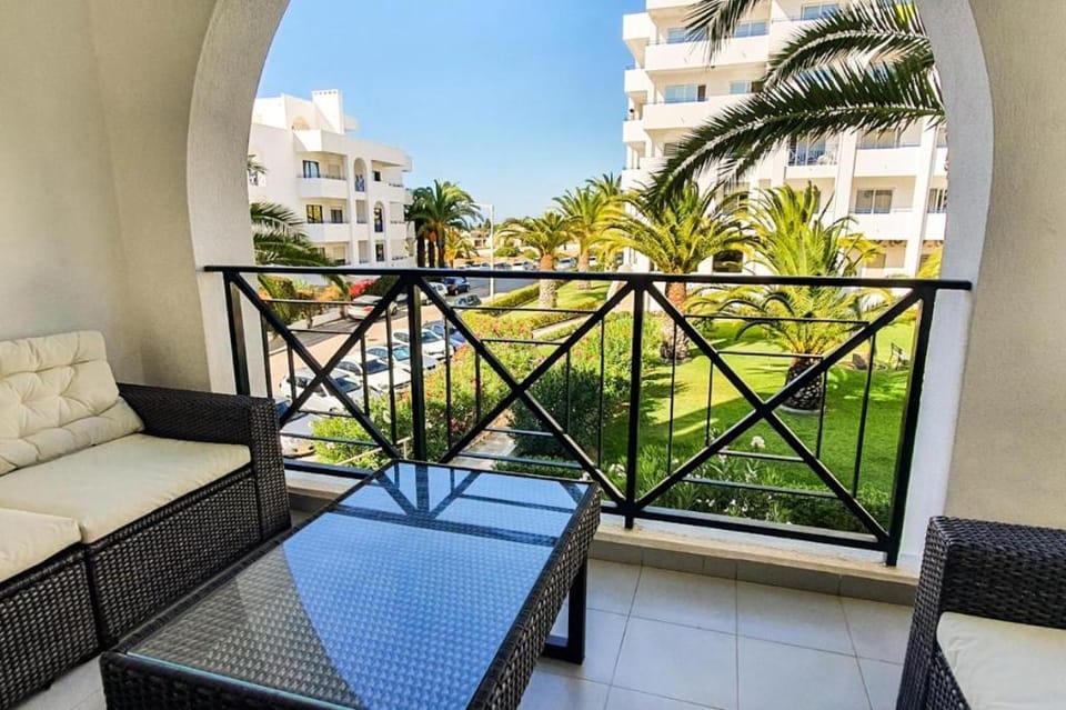 Be my Guest Flat with pool acess Apartment in Porches