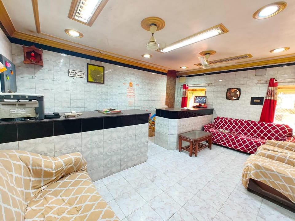 Goroomgo Shanti Guest House Near Kashi Vishwanath Temple Varanasi Hotel in Varanasi