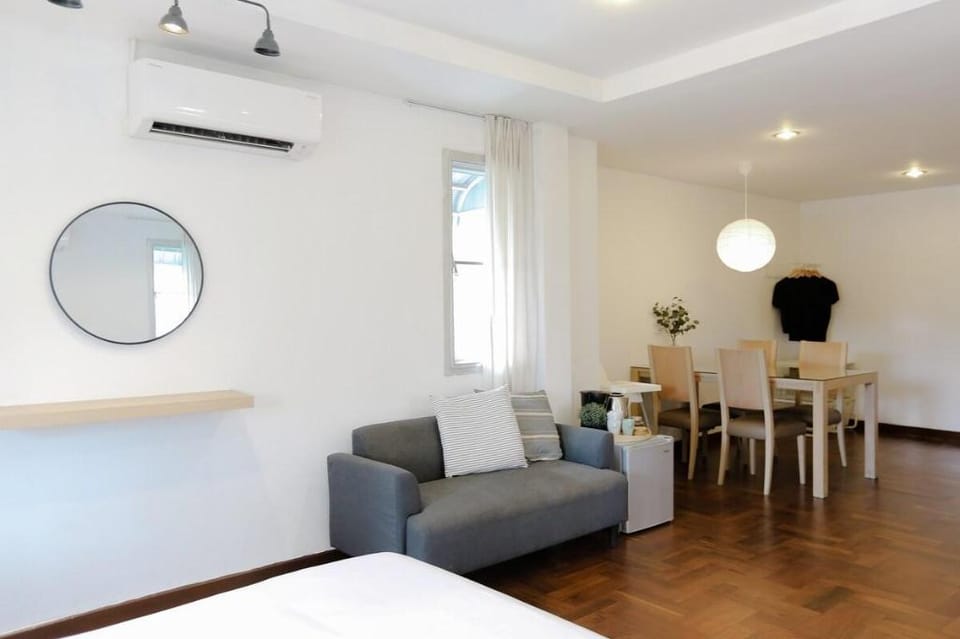 Quad Family Room near RatchadaLatphrao FREE Coffee Vacation rental in Bangkok