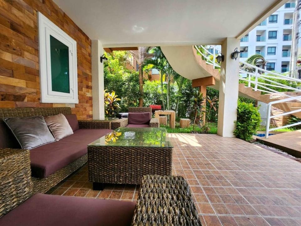 Downtown 6-bedroom pool villa, near the beach Villa in Pattaya City