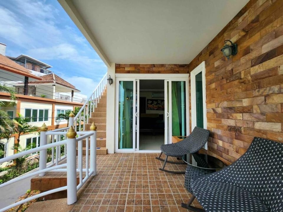 Downtown 6-bedroom pool villa, near the beach Villa in Pattaya City