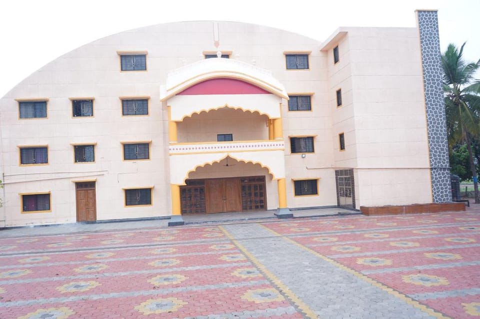 ISKCON PANDHARPUR, Chandrabhaga Guest House Hotel in Karnataka