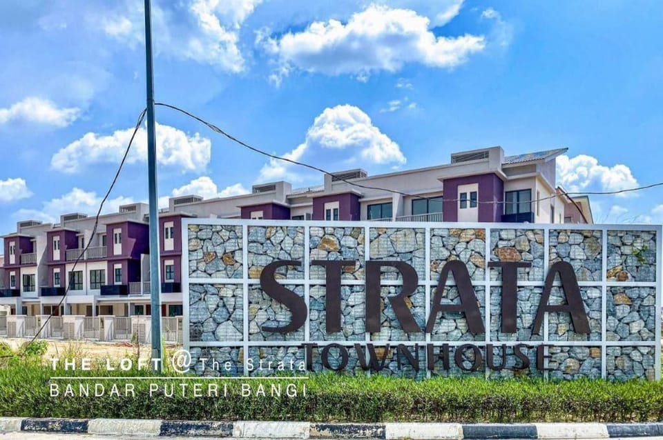 THE LOFT Maple@ Bandar Puteri, Bangi. Vacation rental in Negeri Sembilan, Malaysia