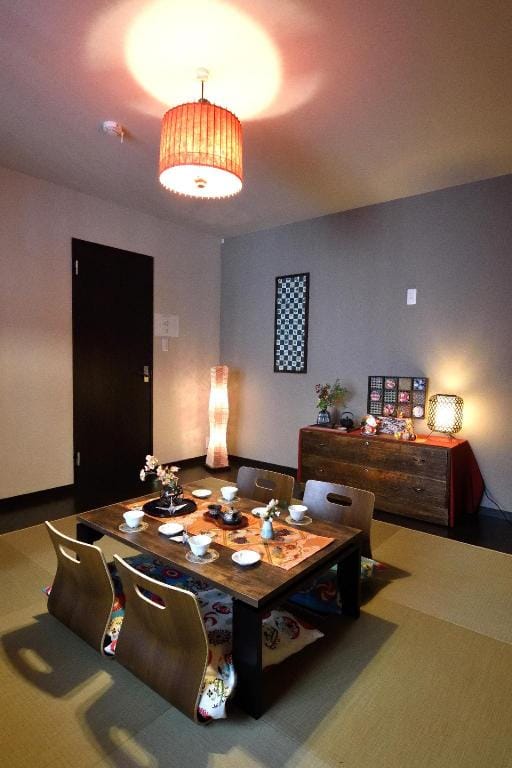 Namba nearby/130㎡/4 bedrooms/4 showers & 5 toilets Vacation rental in Osaka