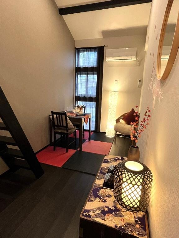 Namba nearby/130㎡/4 bedrooms/4 showers & 5 toilets Vacation rental in Osaka