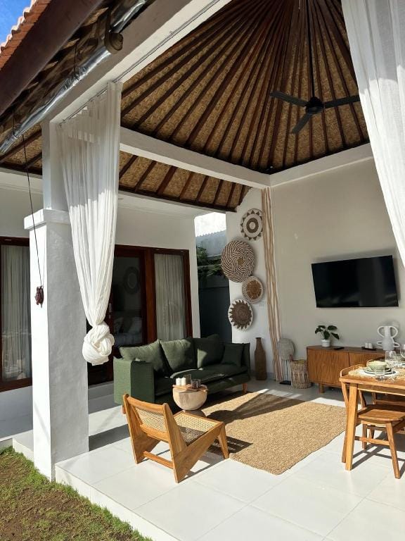 9 min to beach, pool,private Villa Leafy,in Canggu Vacation rental in North Kuta