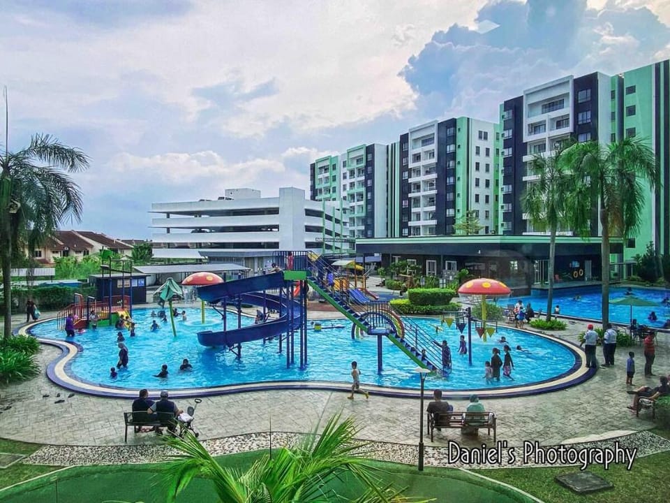 Vogue Suite PoolView Netflix WiFi300Mbps@Station18 Apartment in Ipoh