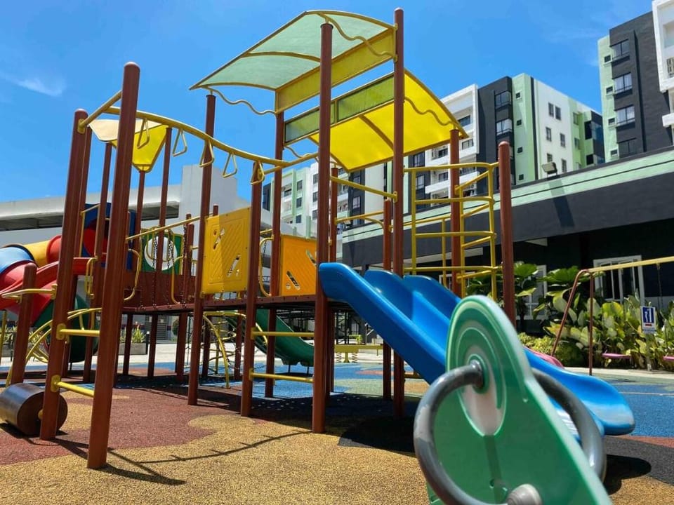 Vogue Suite PoolView Netflix WiFi300Mbps@Station18 Apartment in Ipoh