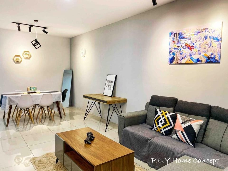 Vogue Suite PoolView Netflix WiFi300Mbps@Station18 Apartment in Ipoh
