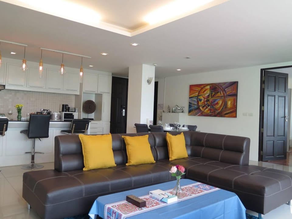 618-Penthouse 3 Bedrooms Walking To Patong Beach Apartment in Patong