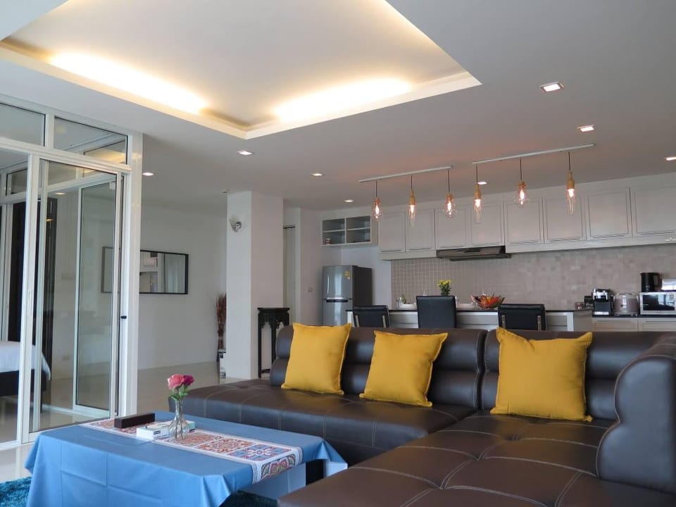 618-Penthouse 3 Bedrooms Walking To Patong Beach Apartment in Patong