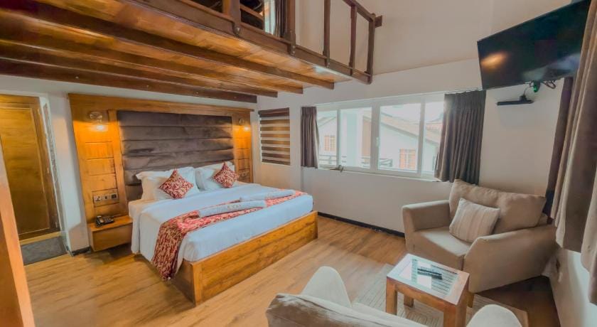Queens Lake Cabin Hotel in Nuwara Eliya