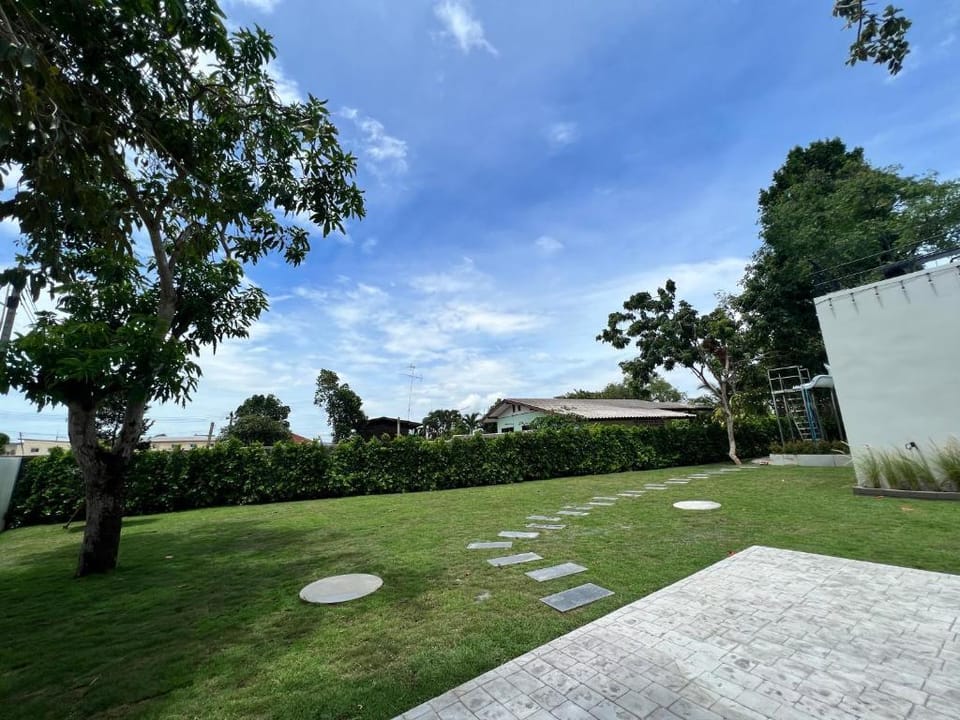 The 168 Garden Pool Villa Villa in Pattaya City