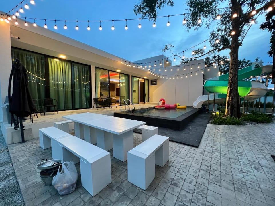 The 168 Garden Pool Villa Villa in Pattaya City